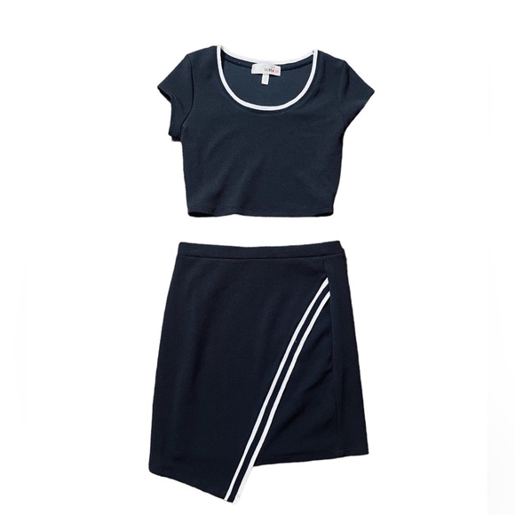 2pc Matching Set Varsity Crop Top & Skirt Stripe Pattern - Picture 4 of 6